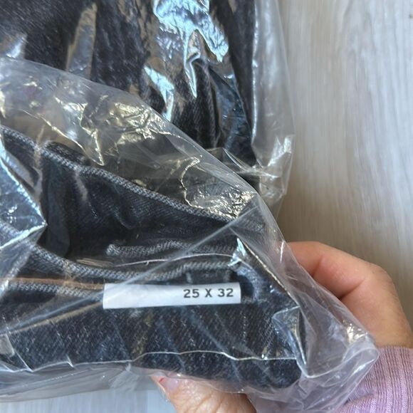 Levi's® Premium
70'S HIGH FLARE WOMEN'S JEANS Black 25W X 32L‎ NWT in packaging - Picture 11 of 11